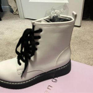 Brand new Madden Girl Kurt Whit Pari Boots Size 7